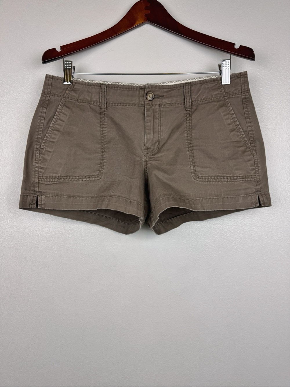Old Navy Low Rise 3.5" Chino Shorts Brown Cotton Stretch Casual Size 10